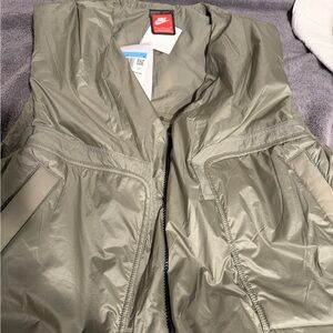 NWT Nike lightweight  loose fit tech vest in black and Olive